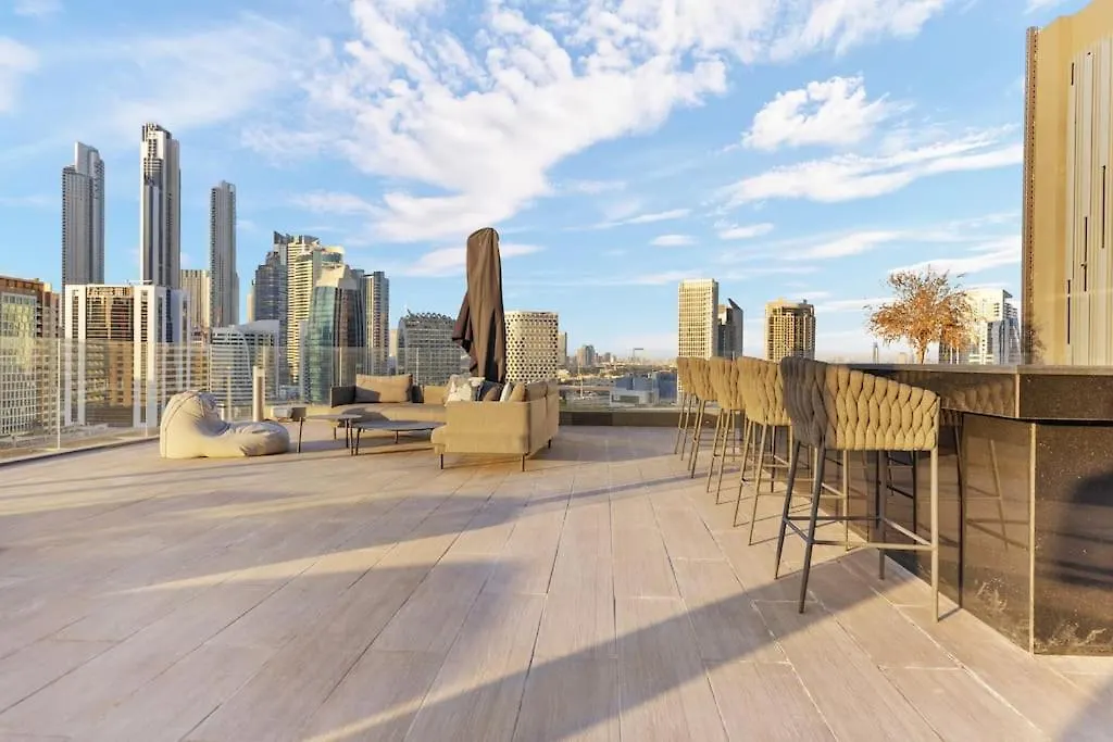 Waves - Elegant Studio Retreat In Dubai Business Bay