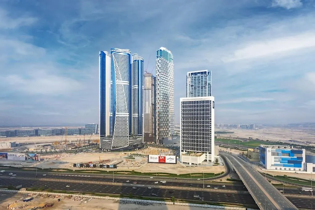 Waves - Elegant Studio Retreat In Dubai Business Bay Apartment