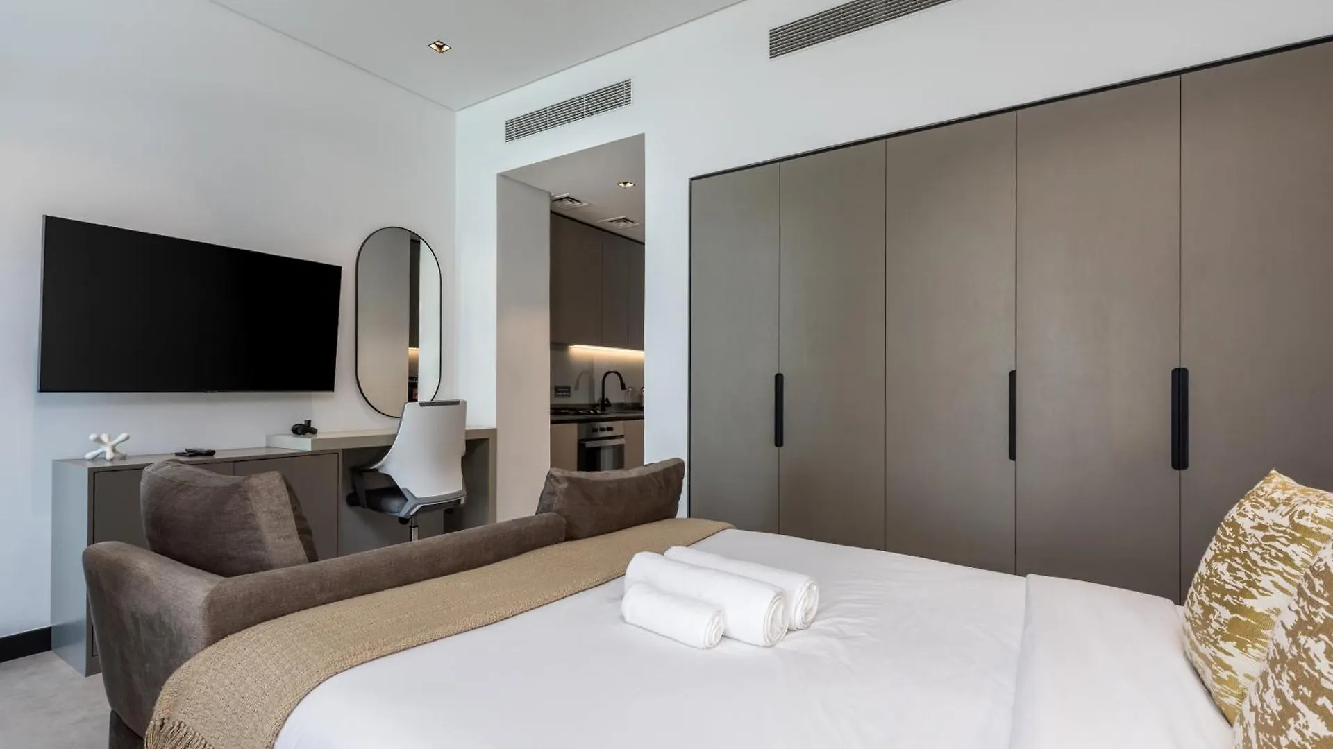 Waves - Elegant Studio Retreat In Dubai Business Bay 0*,