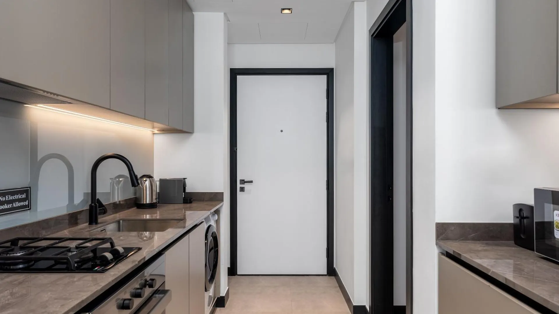 Apartment Waves - Elegant Studio Retreat In Dubai Business Bay United Arab Emirates