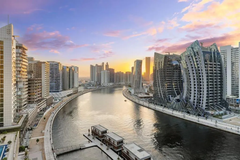 Waves - Elegant Studio Retreat In Dubai Business Bay