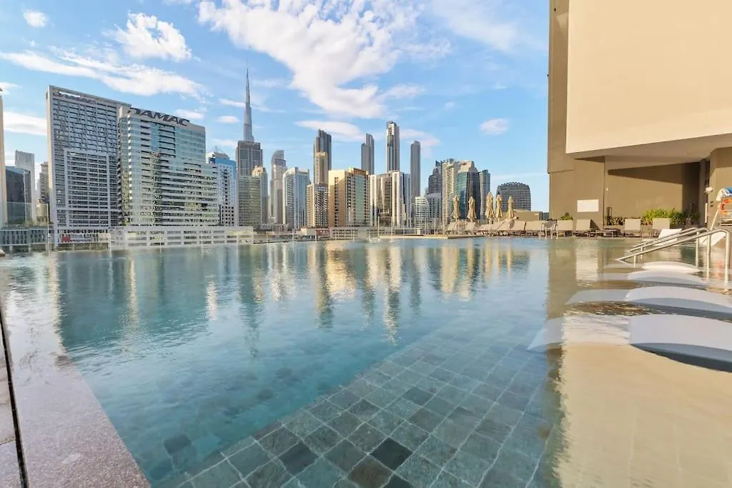 Waves - Elegant Studio Retreat In Dubai Business Bay