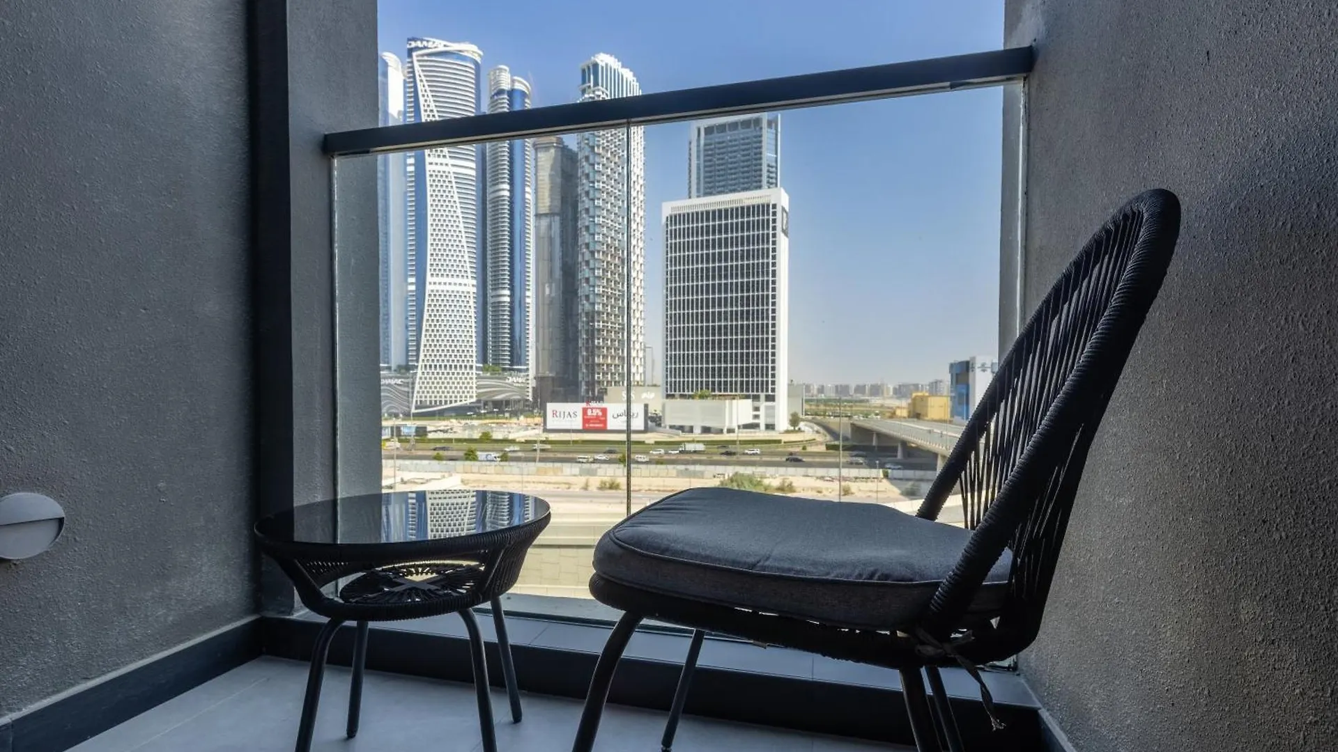 Waves - Elegant Studio Retreat In Dubai Business Bay United Arab Emirates