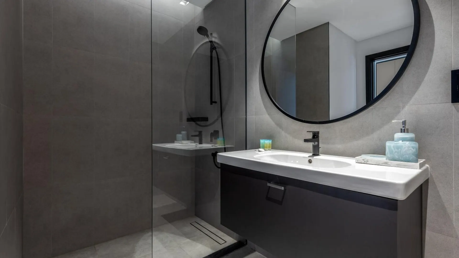 Waves - Elegant Studio Retreat In Dubai Business Bay United Arab Emirates