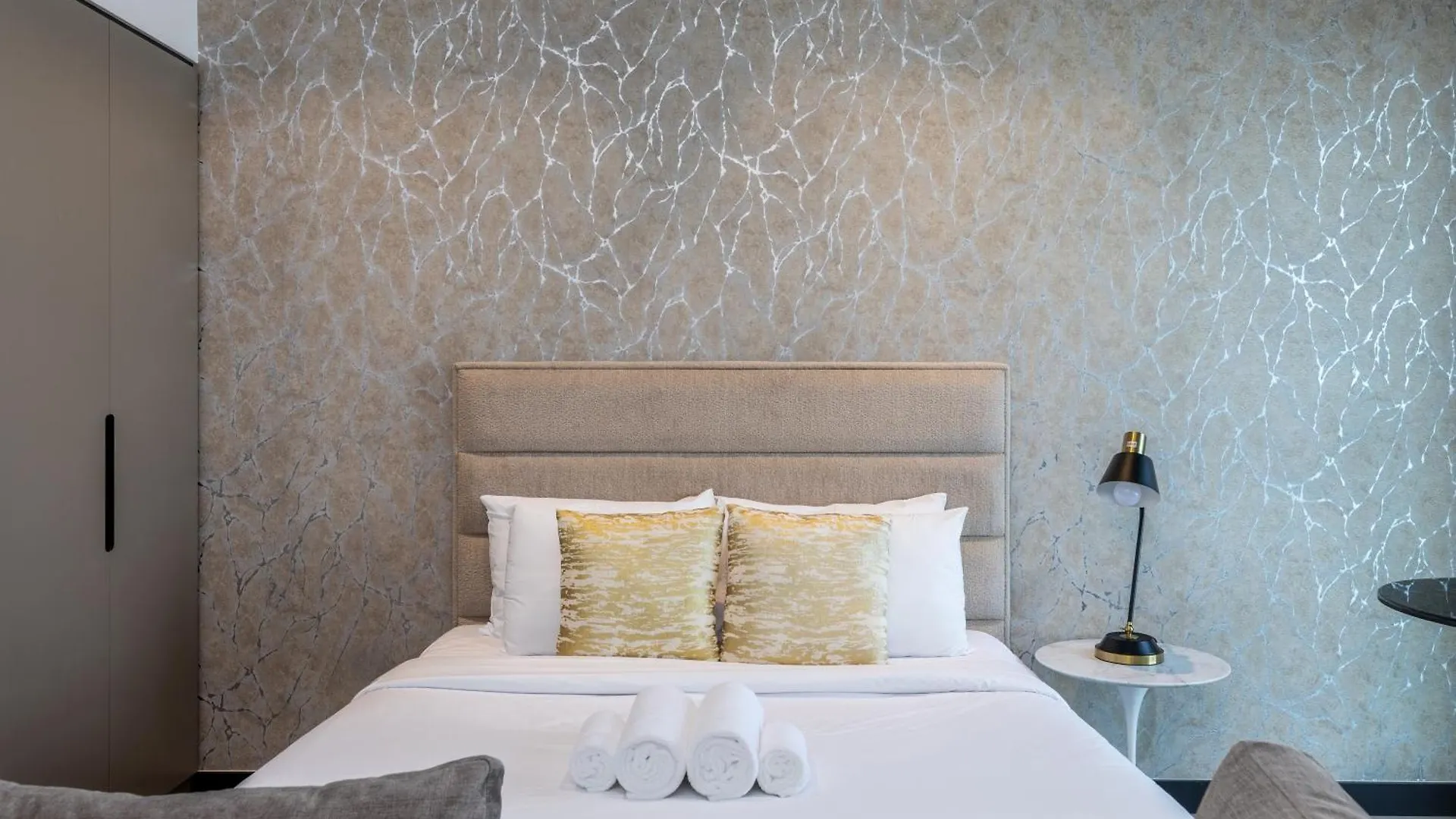 Apartment Waves - Elegant Studio Retreat In Dubai Business Bay United Arab Emirates
